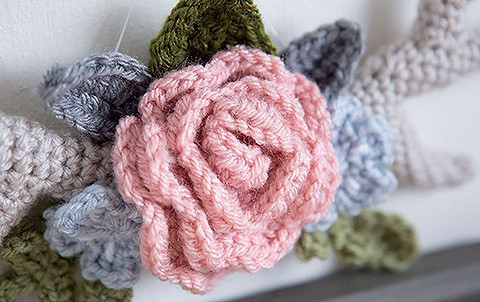 Antler Wall Hanging With Crocheted Rose -- You'll find this pattern in the book called Quick Crochet With Flowers by Amy Gaines, published by Leisure Arts.
