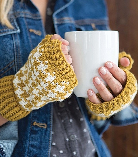 Here you can see how the houndstooth pattern looks when you choose to make it into fingerless gloves with a cuff. Aren't they gorgeous? Get the  instructions for crocheting these fingerless gloves in Lori Adams' new book called Fair Isle Mittens.