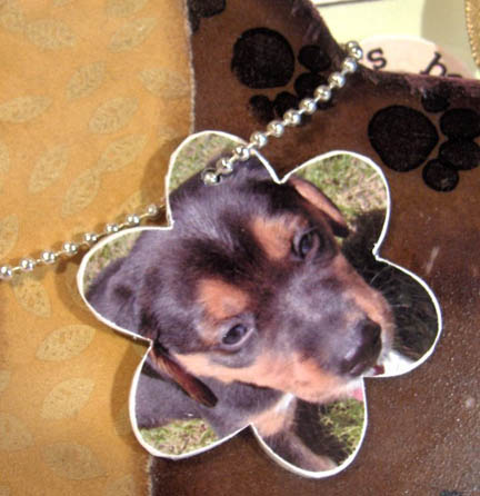 Here's a close-up picture of the charm with the puppy's photo attached