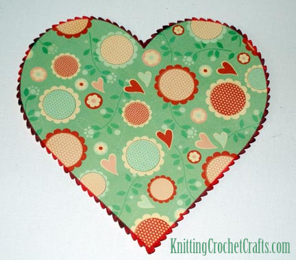Scalloped Heart Shape: You can cut shapes like this scalloped heart shape, even if you don't have a die cutter. It is super simple to do, and it's totally low-tech. I'll show you how to do it in this free tutorial.