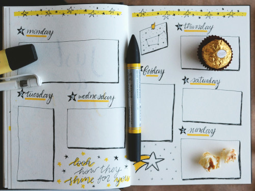 Freehand-Drawn Weekly Planner Layout -- Photo Courtesy of Estée Janssens