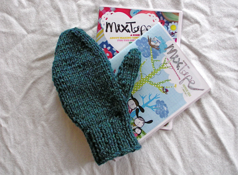 Knitted Mittens Made From Jamieson's of Shetland Marl Chunky Yarn https://flickr.com/photos/29278394@N00/2182704973/in/album-72157607765453561